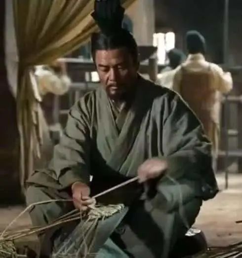 竹杖芒鞋轻胜马，一蓑风雨任平生